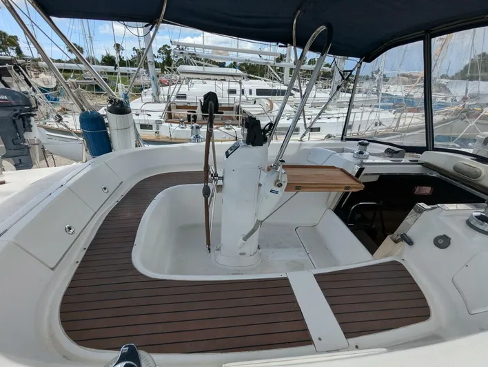 Momentum Yacht Photos Pics 2007 Hunter 45 Center Cockpit sailboat with spacious helm and wooden deck accents.