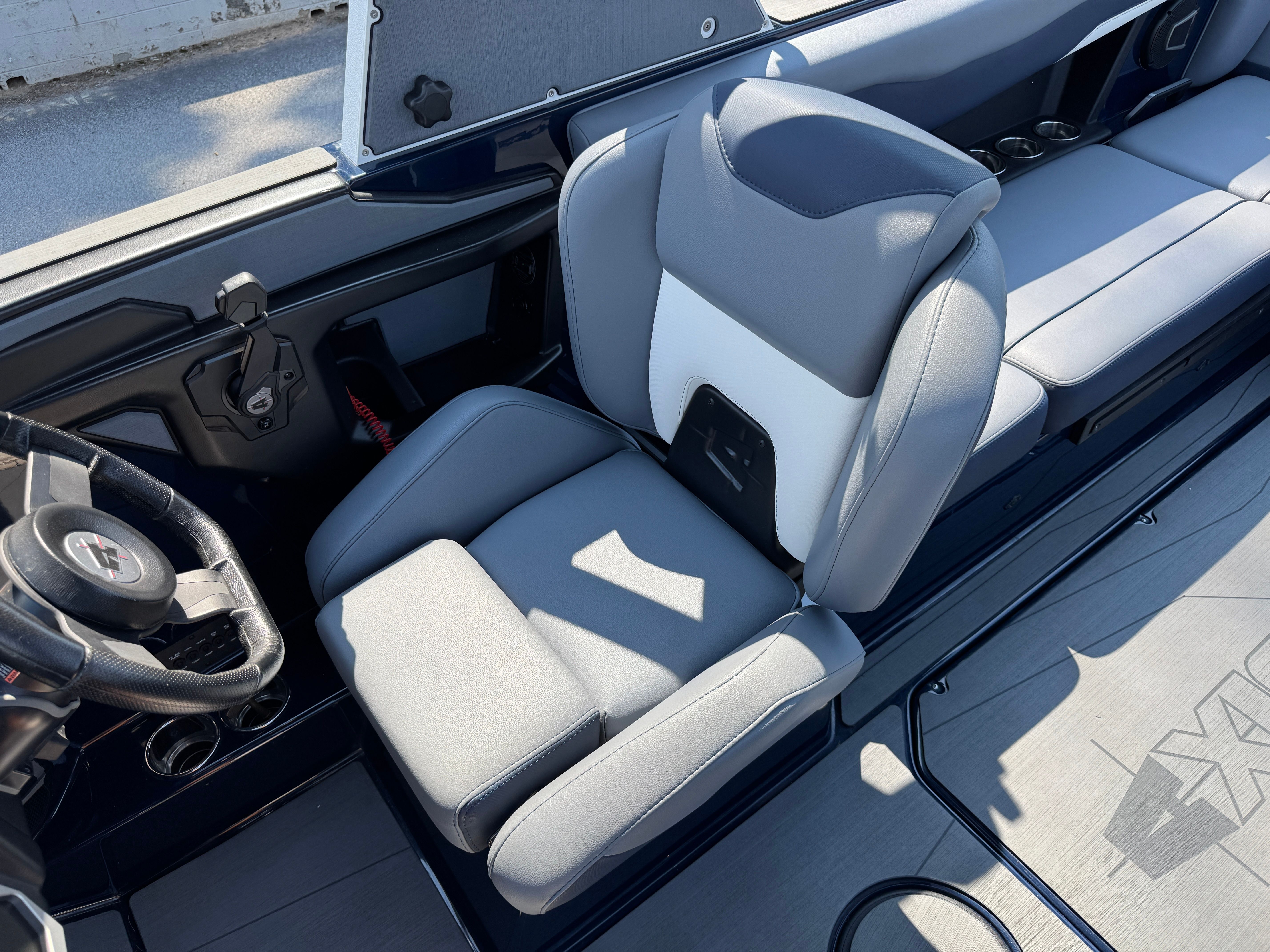 2025 AXIS T235 - Image 6