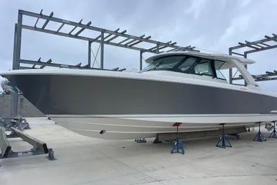 Tiara Yachts 48 LS