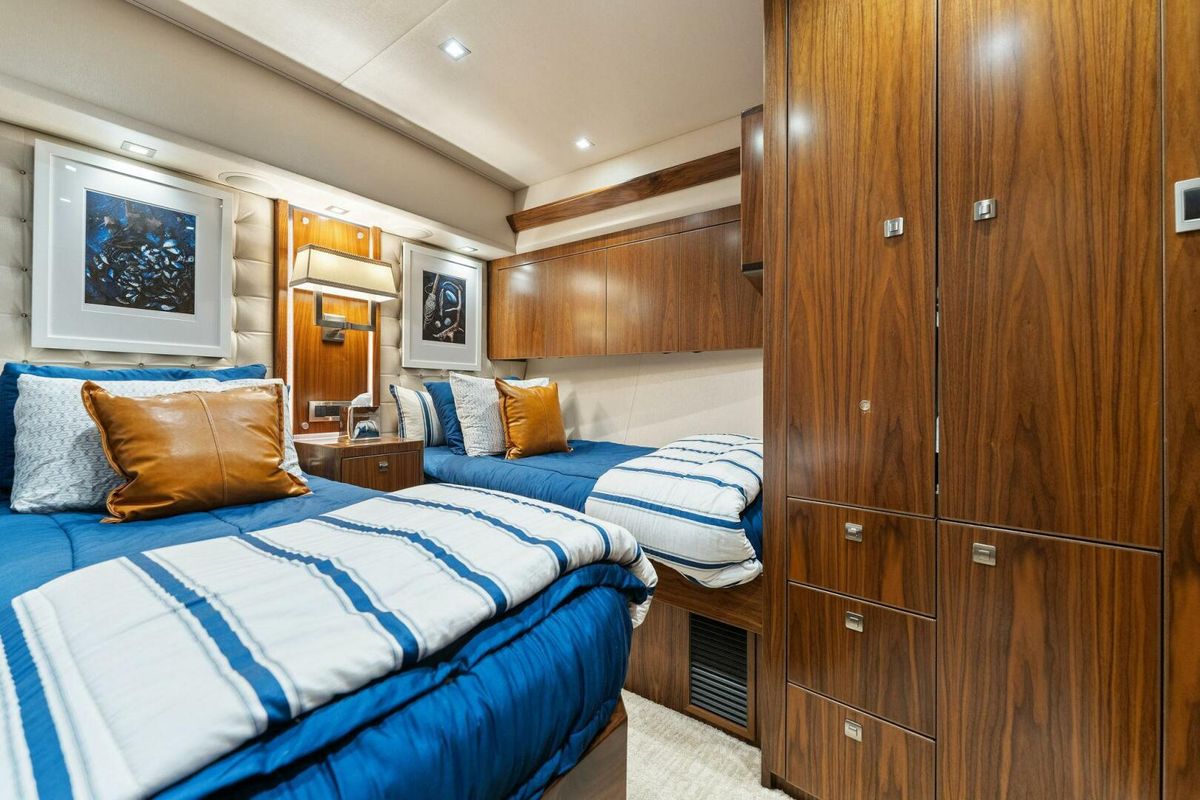 2017 Viking 92 