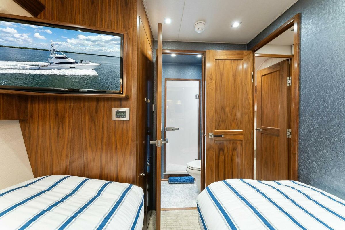 2017 Viking 92 