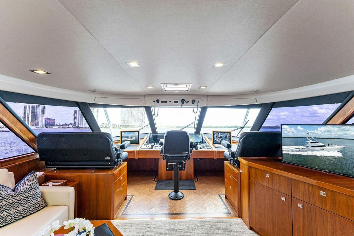 2017 Viking 92 