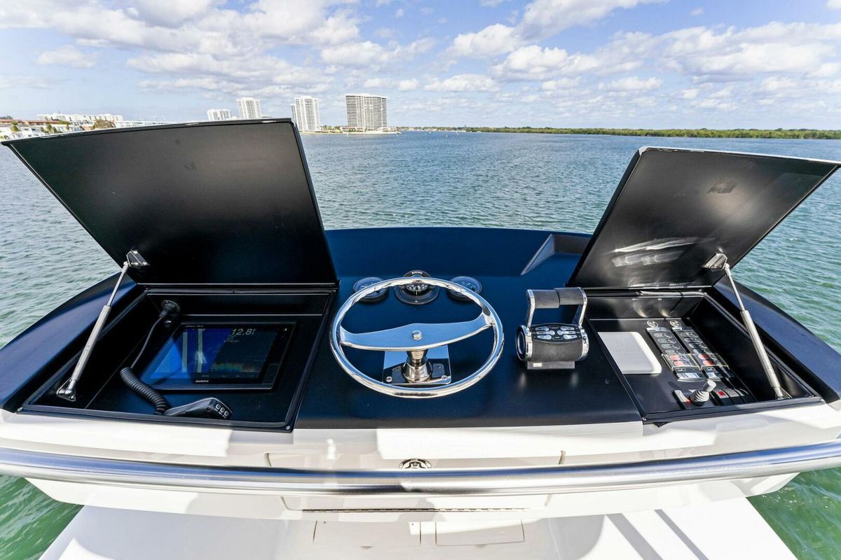 2017 Viking 92 