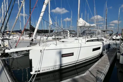 Beneteau Oceanis 37.1