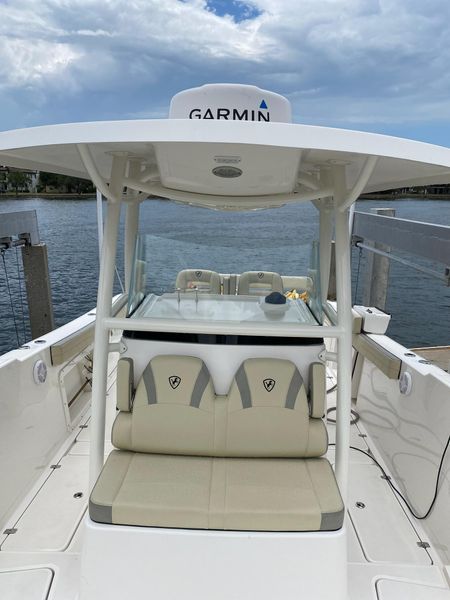 2020 Century 3200 Center Console