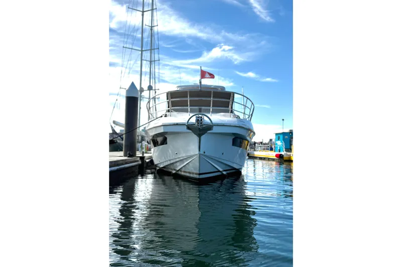  Yacht Photos Pics Azimut GRANDE 25 METRI 2022 yacht docked at marina, clear sky background.