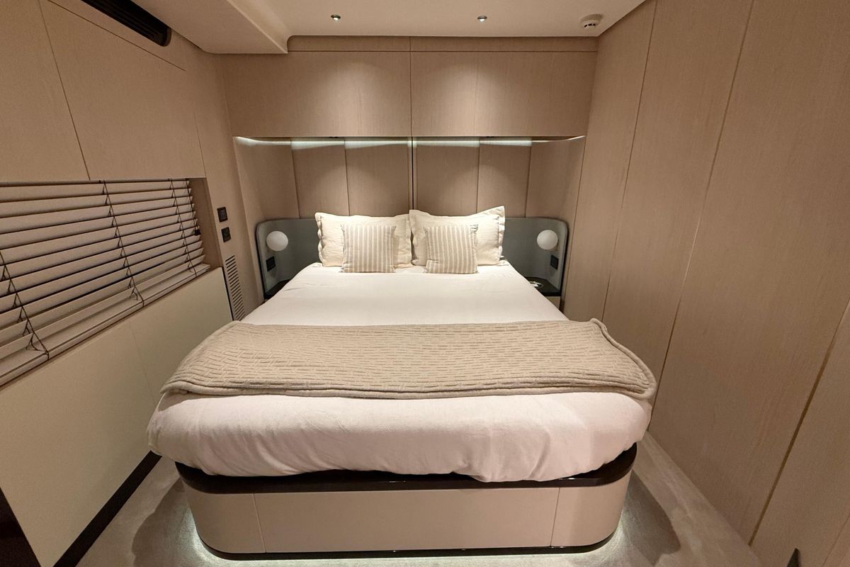 2022 Azimut 87 