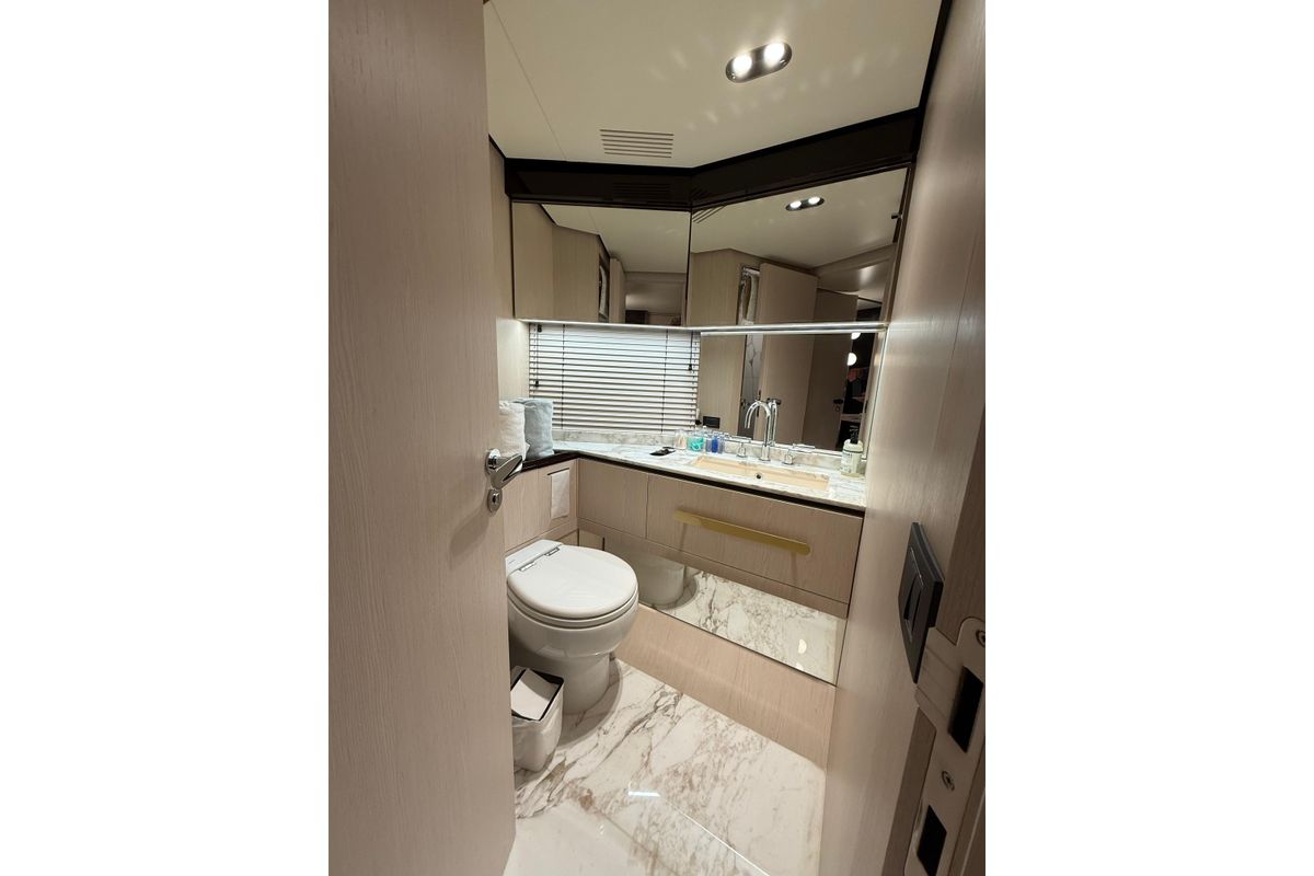 2022 Azimut 87 