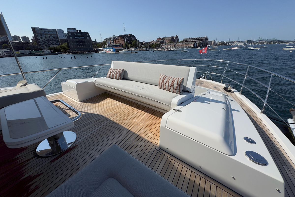 2022 Azimut 87 