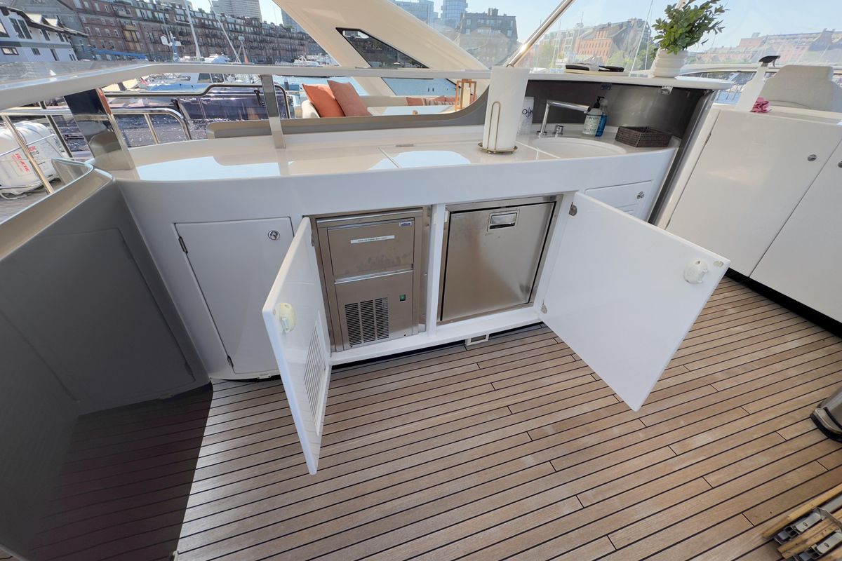 2022 Azimut 87 