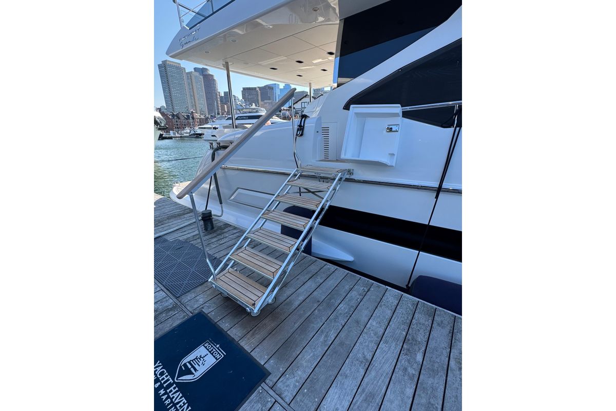 2022 Azimut 87 