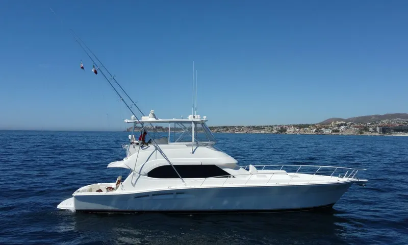 Viviendo El Sueño Yacht Photos Pics 2005 Riviera 51 yacht cruising on open sea under clear blue sky.