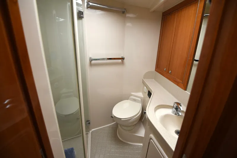 Viviendo El Sueño Yacht Photos Pics 2005 Riviera 51 yacht bathroom with shower, toilet, and sink.