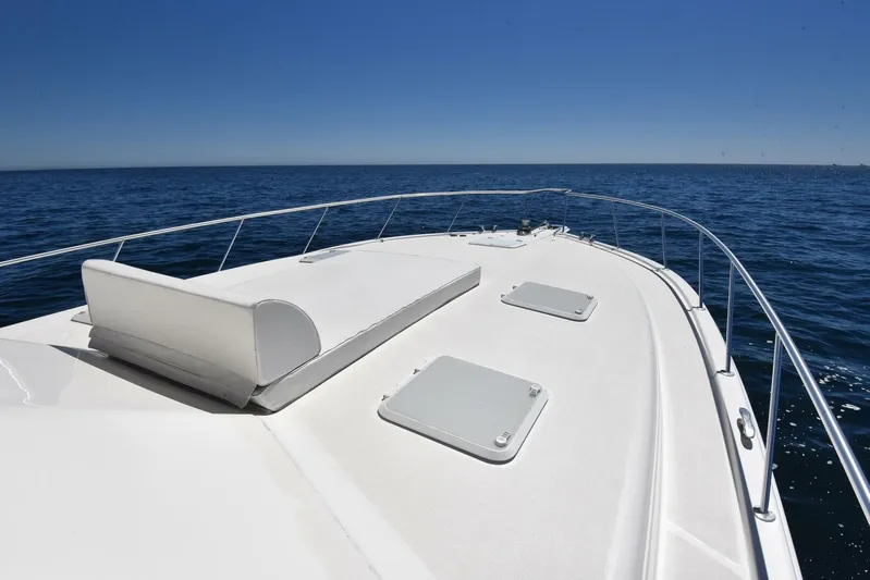 Viviendo El Sueño Yacht Photos Pics 2005 Riviera 51 yacht deck with ocean view under clear blue sky.