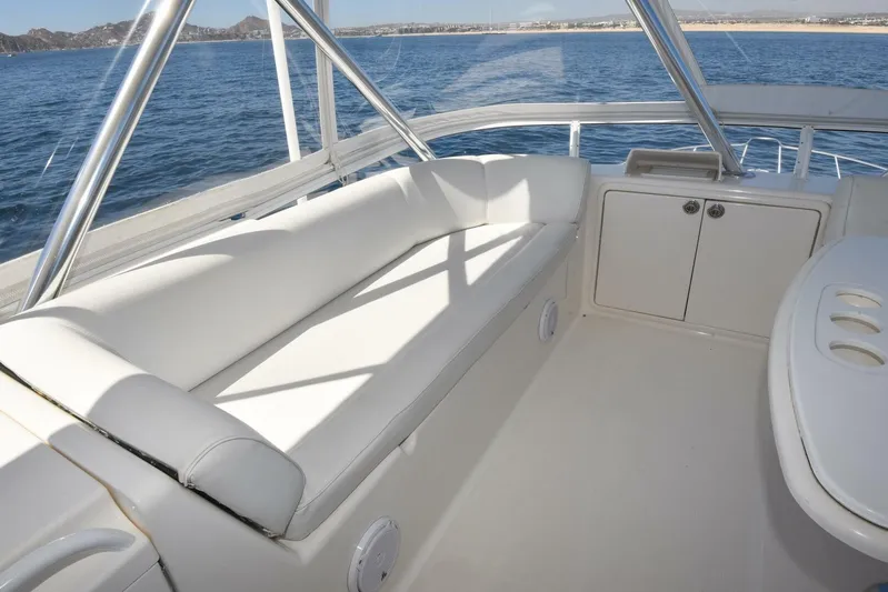 Viviendo El Sueño Yacht Photos Pics 2005 Riviera 51 yacht interior with white seating and ocean view.