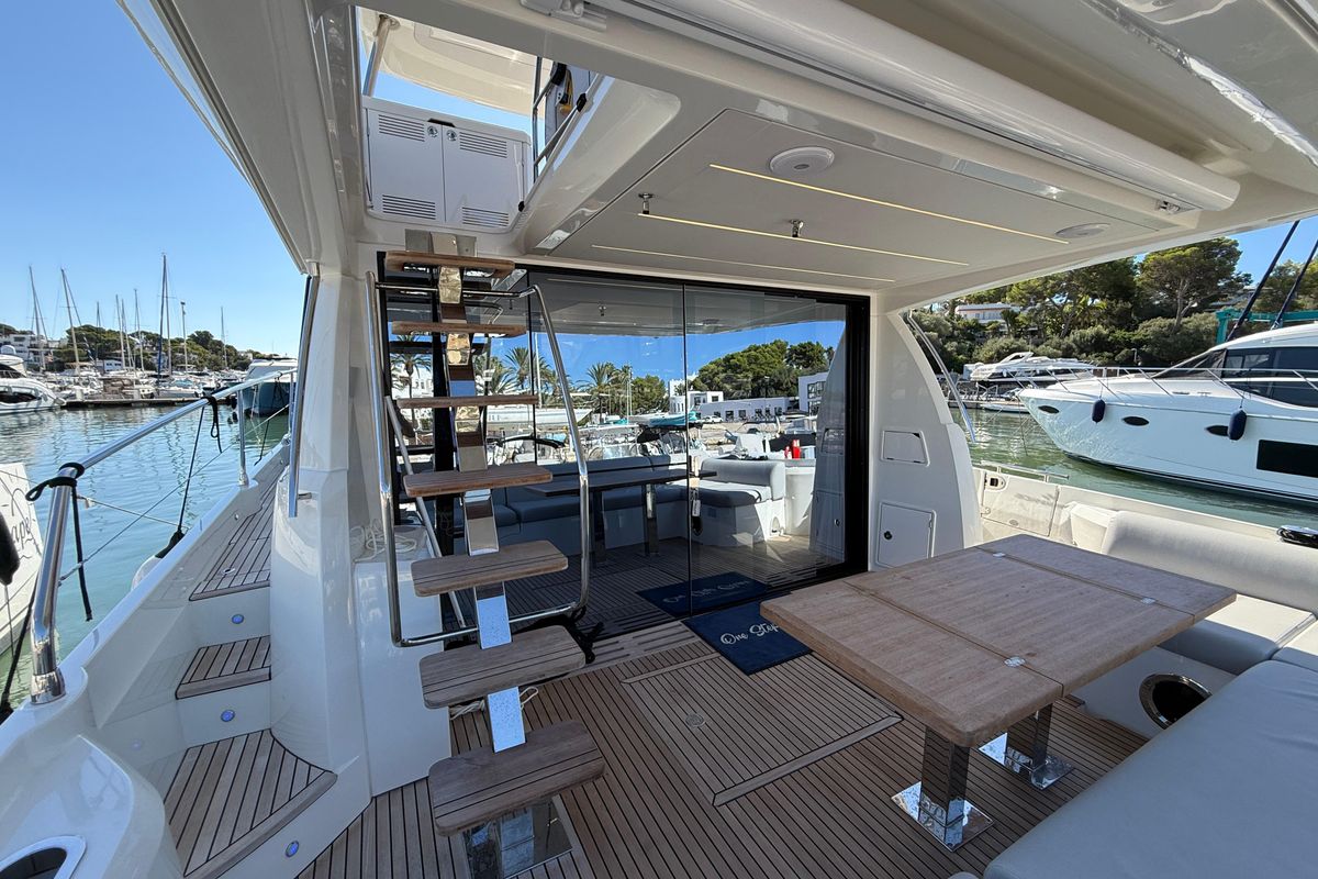 2024 Prestige 61 