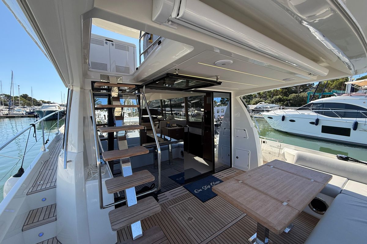 2024 Prestige 61 