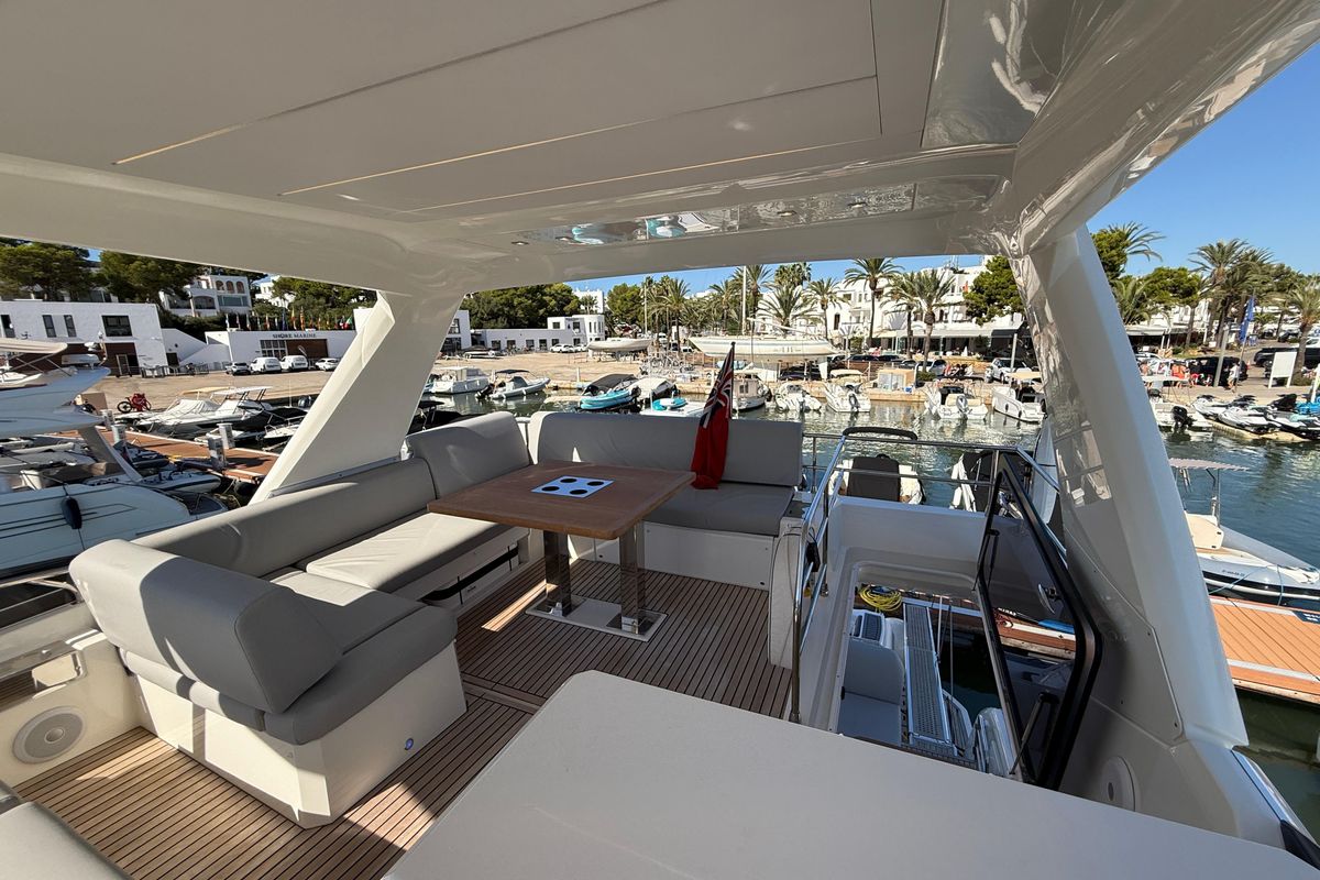 2024 Prestige 61 