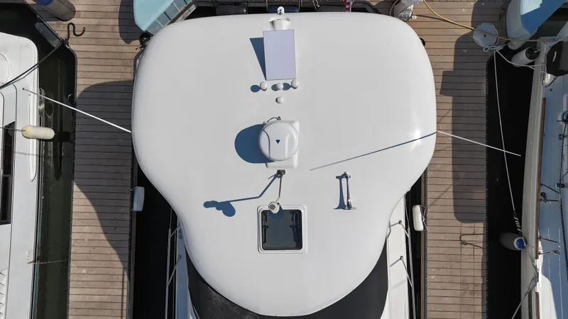 Debs Dinghy Yacht Photos Pics Top view of a 2007 Sea Ray 40 Motor Yacht docked at a marina.