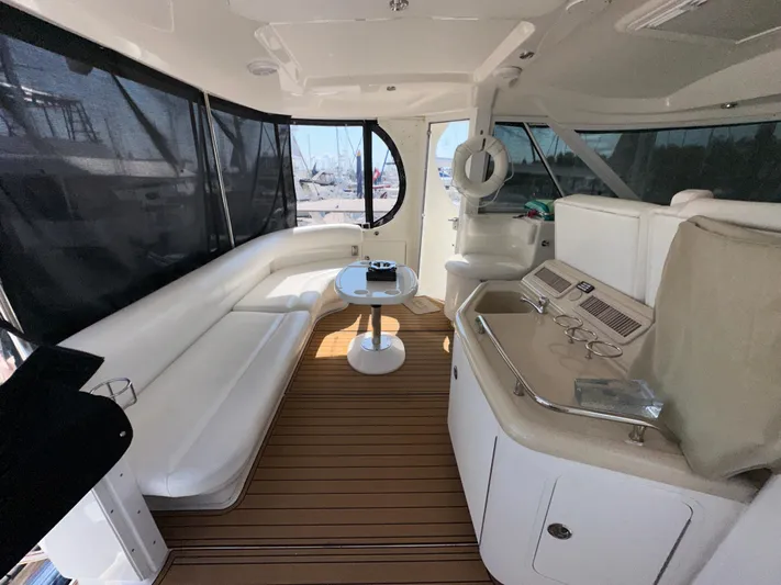 Debs Dinghy Yacht Photos Pics Luxurious 2007 Sea Ray 40 Motor Yacht interior with elegant seating and modern amenities.