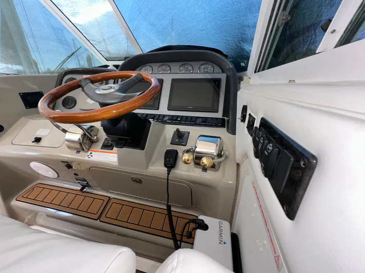 Debs Dinghy Yacht Photos Pics 2007 Sea Ray 40 Motor Yacht helm with wood steering wheel and modern navigation controls.