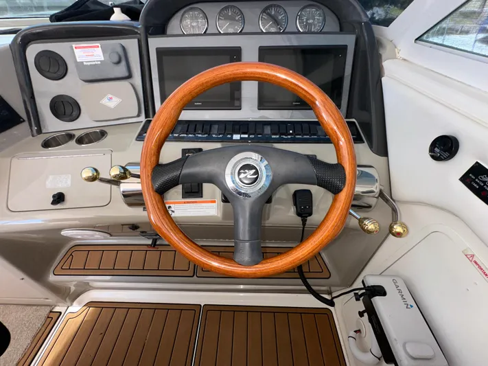 Debs Dinghy Yacht Photos Pics 2007 Sea Ray 40 Motor Yacht helm with wood steering wheel and modern controls.
