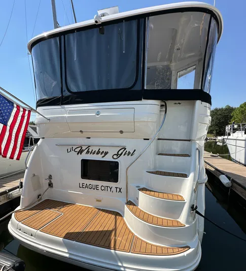 Debs Dinghy Yacht Photos Pics 2007 Sea Ray 40 Motor Yacht docked, rear view with American flag, League City, TX.