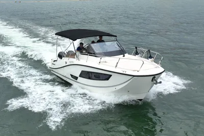 Quicksilver Activ 875 Sundeck
