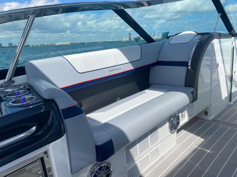 2020 Formula 350 Crossover Bowrider