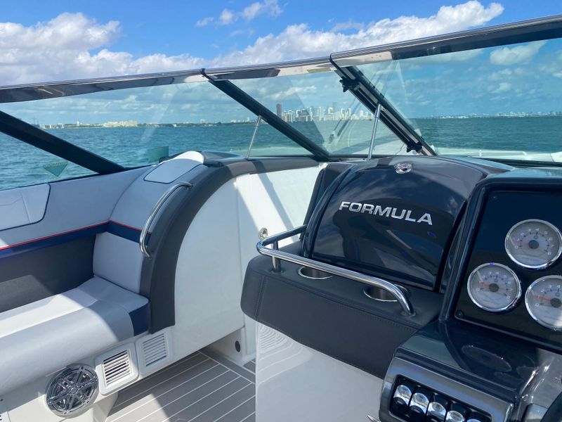 2020 Formula 350 Crossover Bowrider