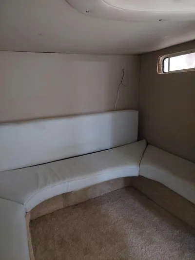 Loki Yacht Photos Pics Interior seating area of 1998 Sea Ray 450 Sundancer yacht.