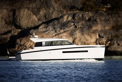 2025 Delta Powerboats 33 Coupe