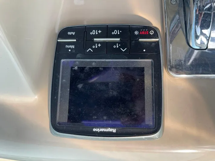 Andiamo Freedom Yacht Photos Pics Raymarine control panel on 2006 Carver 36 Mariner boat dashboard.