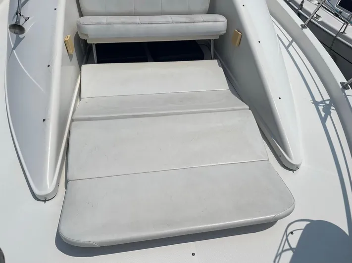 Andiamo Freedom Yacht Photos Pics 2006 Carver 36 Mariner boat deck with cushioned seating area.