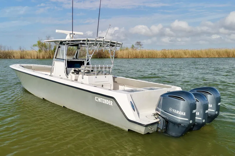  Yacht Photos Pics 2017 Contender 39 ST boat with triple Yamaha engines on calm water.
