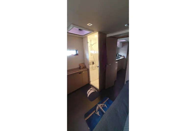  Yacht Photos Pics Interior of 2023 Fountaine Pajot Samana 59 yacht, featuring a modern bathroom and cozy cabin.