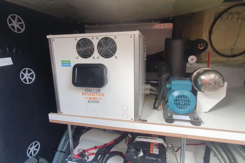 Yacht Photos Pics Chiller inverter system in 2023 Fountaine Pajot Samana 59 yacht engine room.