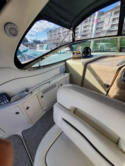  Yacht Photos Pics Interior of a 2004 Sea Ray 360 Sundancer yacht, luxurious and modern.