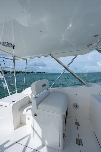  Yacht Photos Pics 2006 Topaz 32 Express boat interior with ocean view.