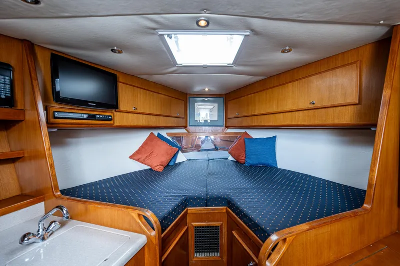  Yacht Photos Pics 2006 Topaz 32 Express cabin with bed, TV, and sink.