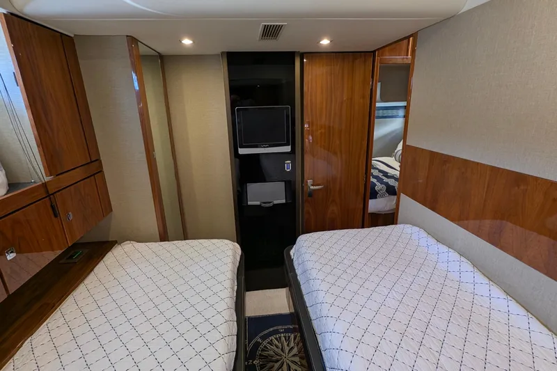Casa Amigos Yacht Photos Pics Luxurious 2010 Fairline Squadron yacht cabin with twin beds and elegant wood paneling.