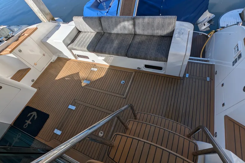Casa Amigos Yacht Photos Pics Fairline Squadron 2010 yacht deck with wooden flooring and cushioned seating area.