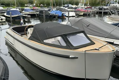 2017 Seafury Hawker 725