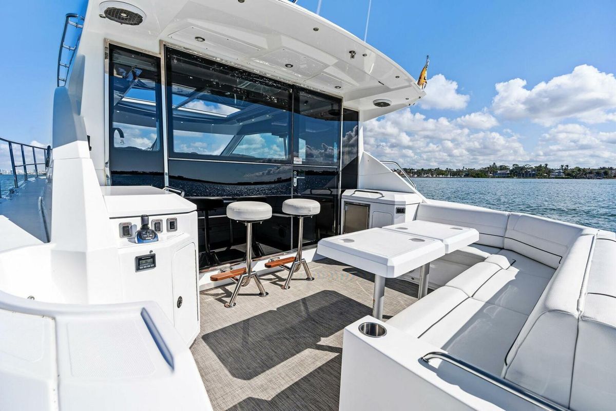 2019 Cruisers Yachts 45 