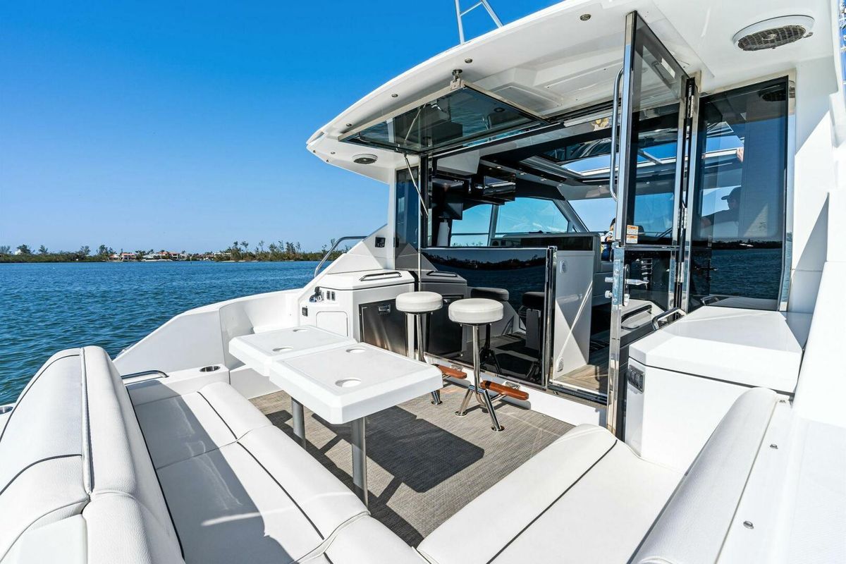 2019 Cruisers Yachts 45 
