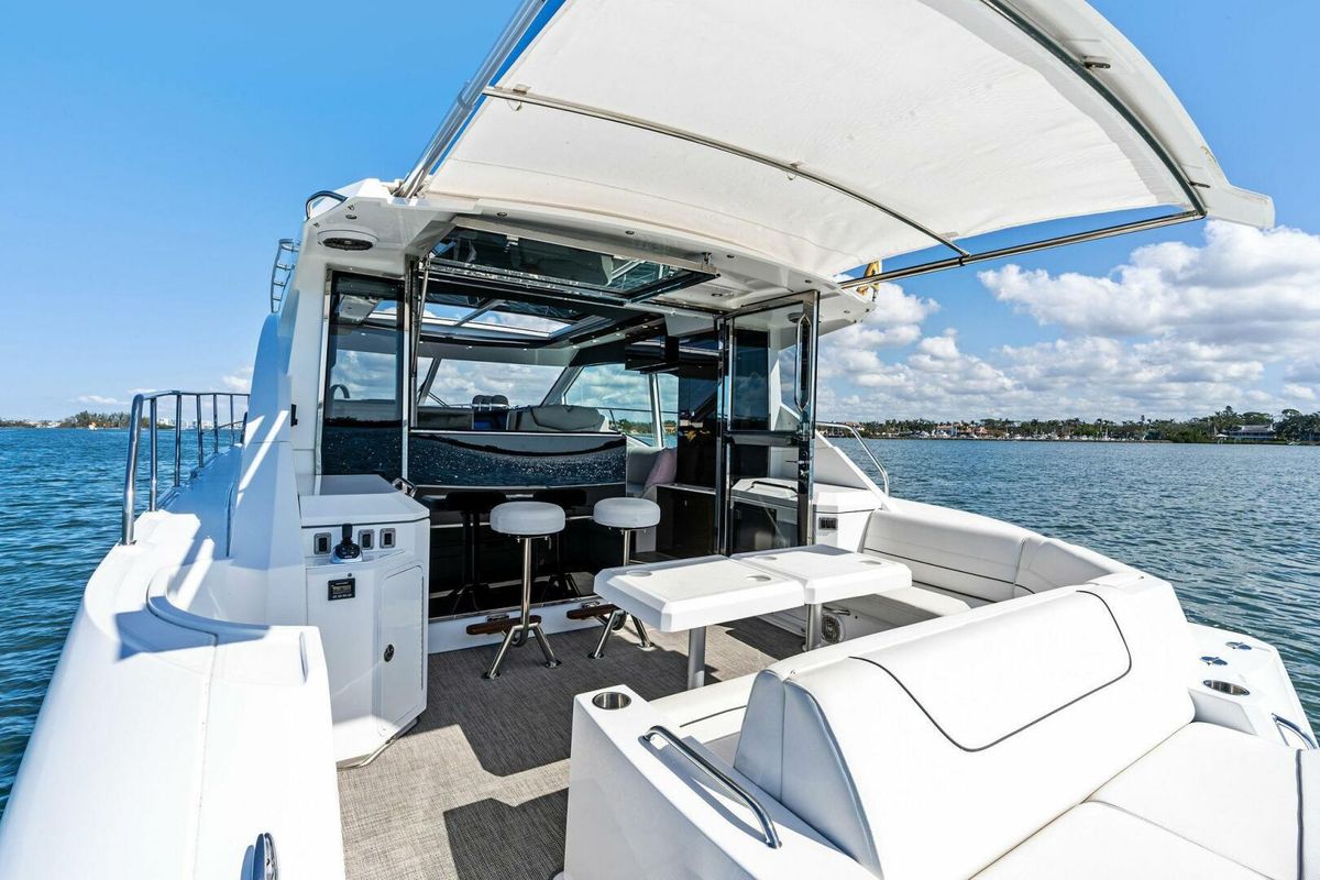 2019 Cruisers Yachts 45 