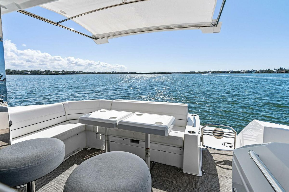 2019 Cruisers Yachts 45 