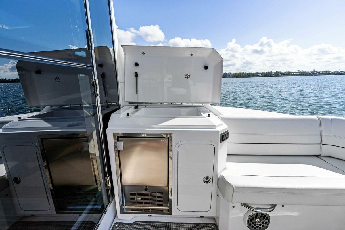 2019 Cruisers Yachts 45 
