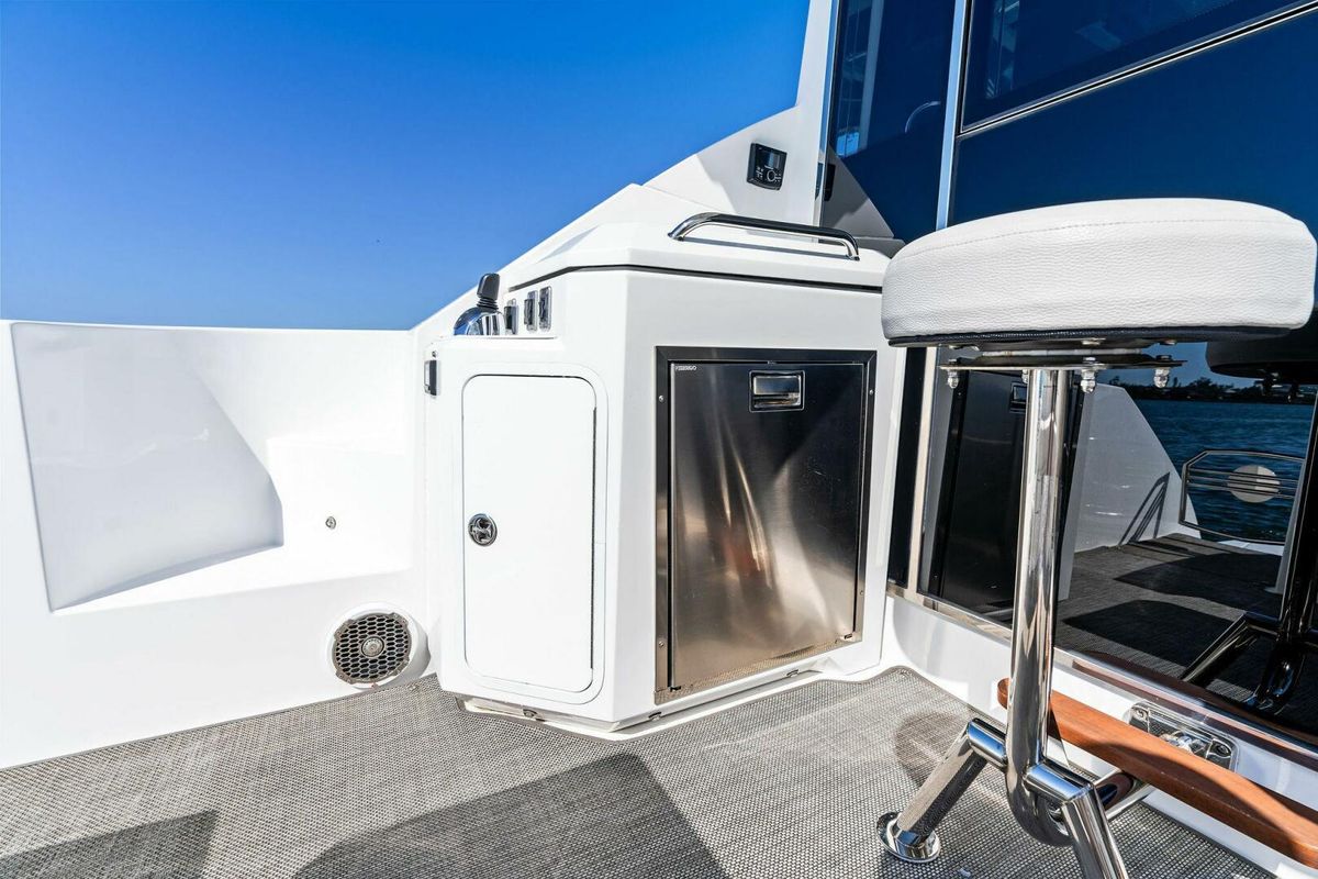2019 Cruisers Yachts 45 