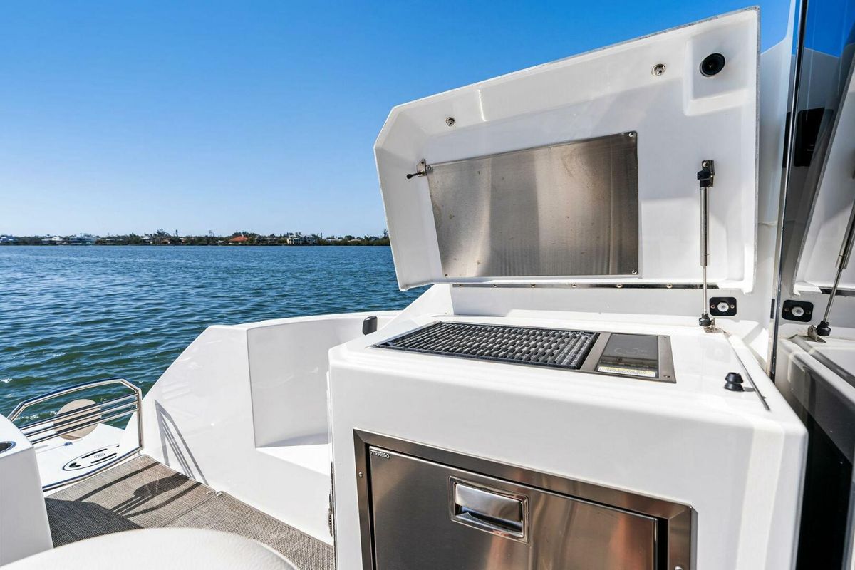 2019 Cruisers Yachts 45 